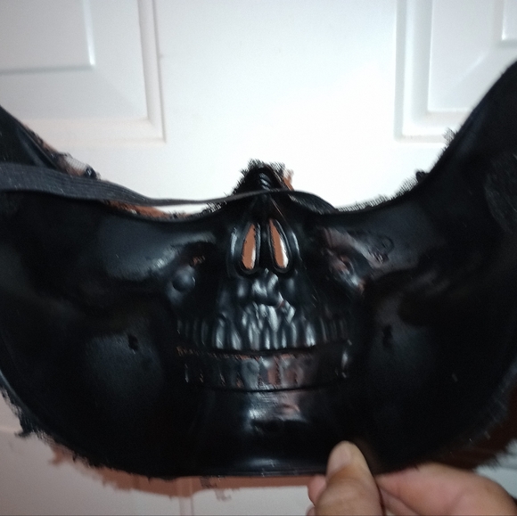 Skull half mask Gothic costume - Picture 6 of 6